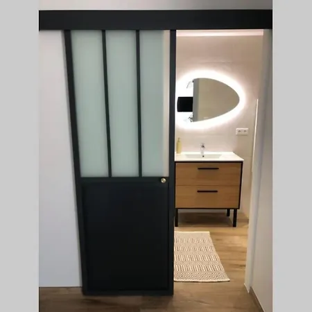 Apartment Spacieux Entierement Renove *