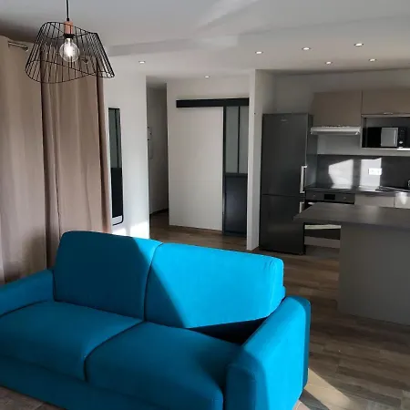 Spacieux Entierement Renove شقة